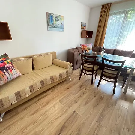 Beachside Garden Escape Апартамент *